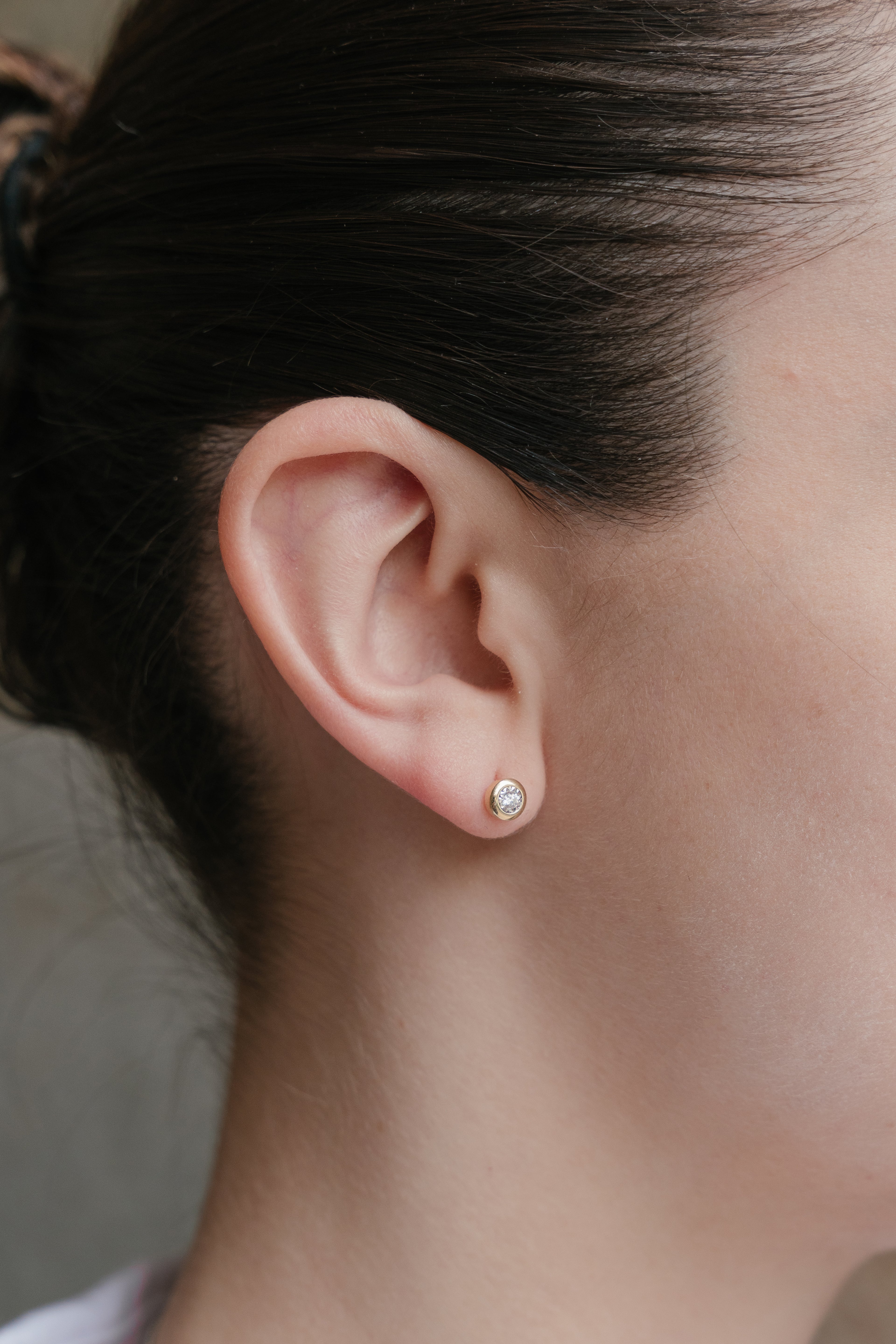 Studs Bezel Diamond